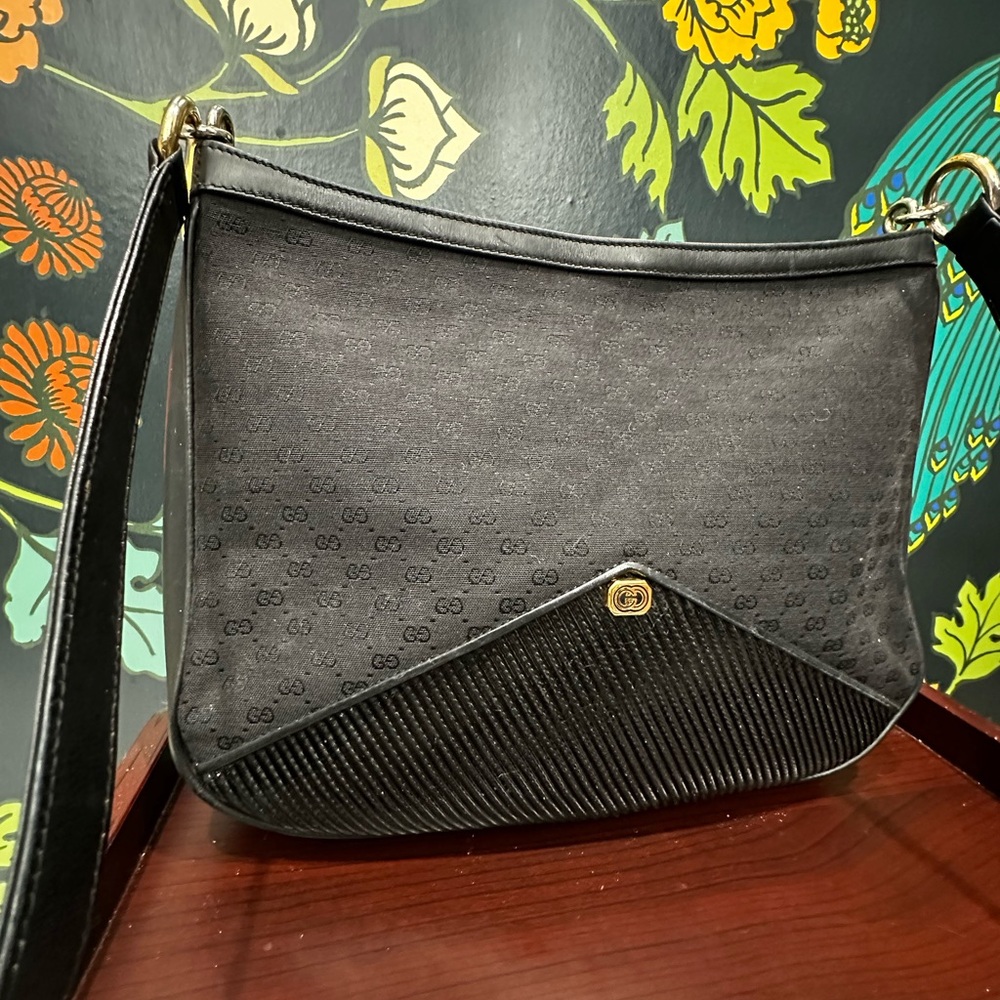Vintage Gucci Navy GG Canvas Crescent Shoulder Bag - Picture 5 of 14